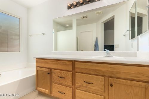 9962 Depot Dr, Tucson AZ 85747-5158 exterior