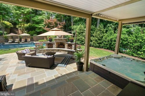 624 Live Oak Dr, Mc Lean VA 22101-1563 exterior