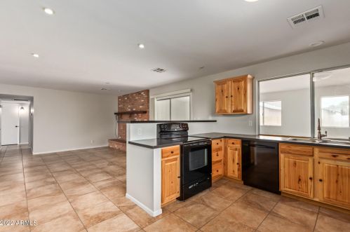 602 Behrend Dr, Phoenix AZ 85024-1871 exterior