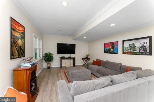 7726 Laurel Leaf Dr, Rockville MD 20854-1768 exterior