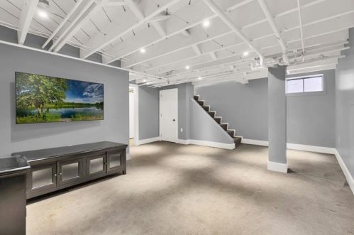 454 Dallas Ave, Pittsburgh PA 15217-1309 exterior