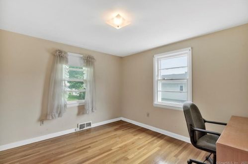 104 Fairview St, Milford CT 06460-4128 exterior