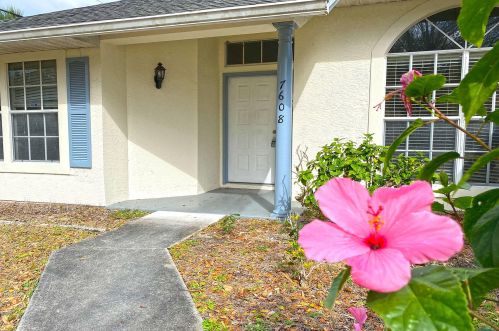 7608 Ocala Ave, Fort Pierce, FL 34951-2421