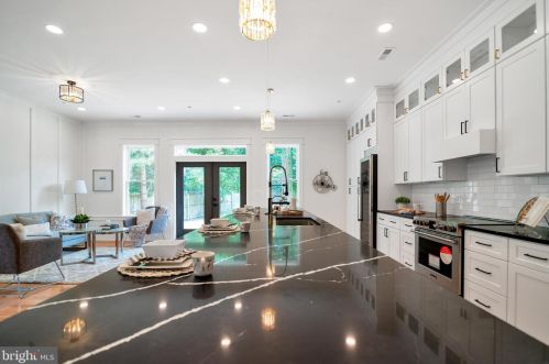 102 Ritchie Ave, Silver Spring MD  20910-5112 exterior