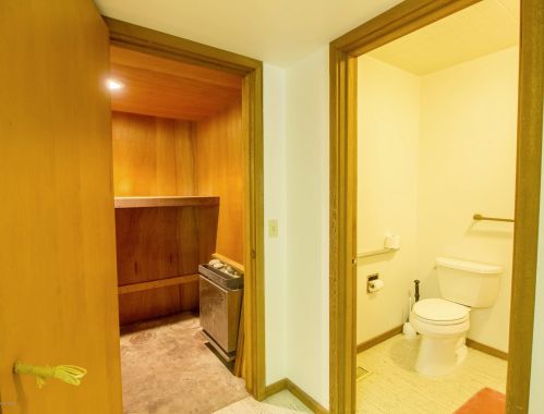 300 Cir Dr, Meskegon MI 49445-2712 exterior