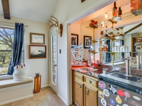 4114 Edwards Mtn Dr, Austin TX 78731-3845 exterior