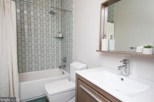 833 Bainbridge St, Philadelphia PA  19147-2009 exterior