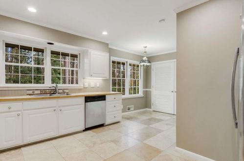 2607 Hawthorne Dr, Atlanta GA 30345-1328 exterior