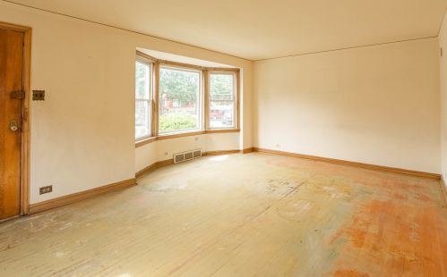 5038 Gladys Ave, Chicago, IL 60644-4842