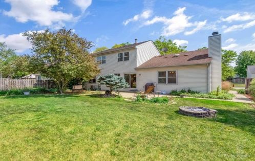 758 Weston Dr, Bull Valley IL 60014-8581 exterior