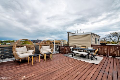 1542 Artesian Ave, Chicago IL  60622-1750 exterior