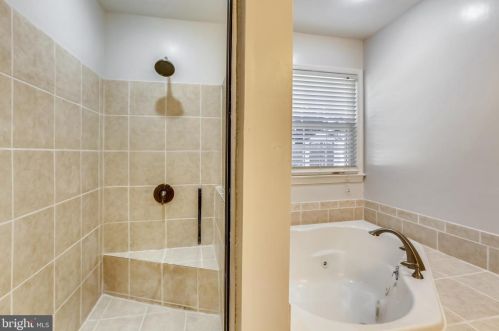 10409 Gainsborough Rd, Rockville MD 20854-2510 exterior