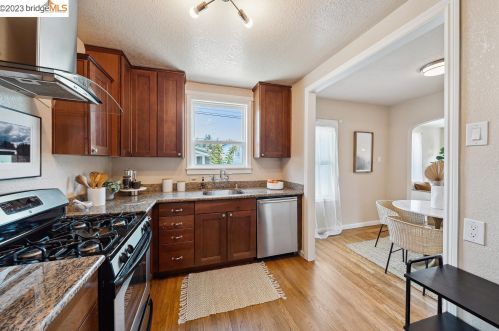 944 Ky Rte, Berkeley CA 94706-1423 exterior