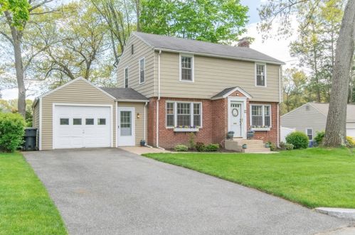 31 Franconia St, Springfield, MA 01108-3522