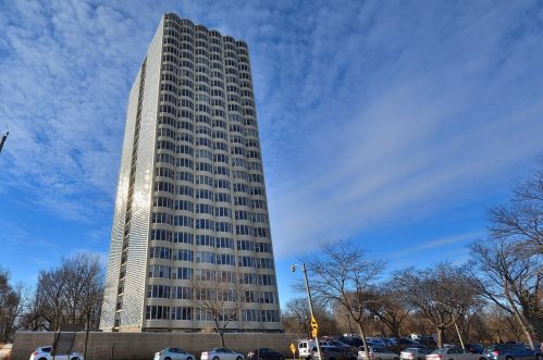 2525 Shore Dr, Milwaukee WI  53207-1973 exterior