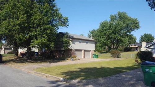 1613 Cartwright Cir, Springdale, AR 72762-2125