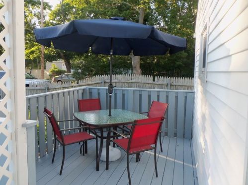 188 Allston Ave, Middletown RI 02842-5804 exterior