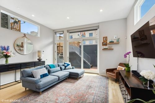 2237 Mclean Ave, Chicago IL 60647-4113 exterior