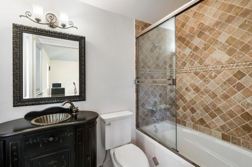 8060 Twin Lk Dr, Boca Raton FL 33496-1945 exterior