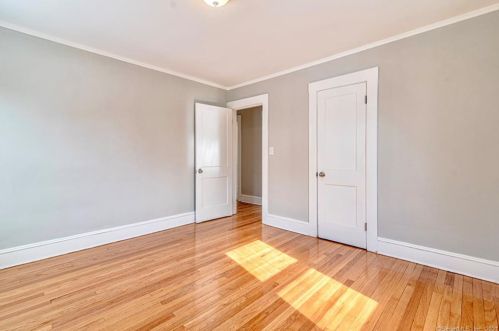 23 Holl St, Manchester CT 06040-5325 exterior