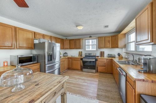 1825 Claremont St, Atlanta GA  30318-3015 exterior