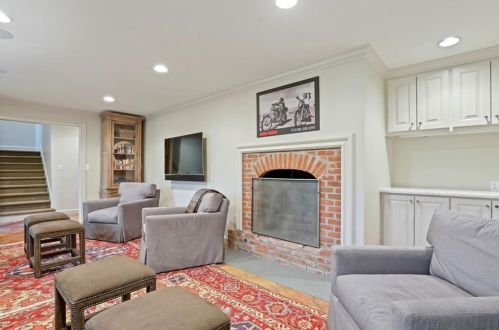 2817 Dover Rd, Atlanta GA 30327-1209 exterior