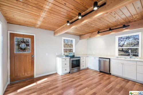 1751 Winding Crk Trl, Spring Branch TX 78070-5327 exterior