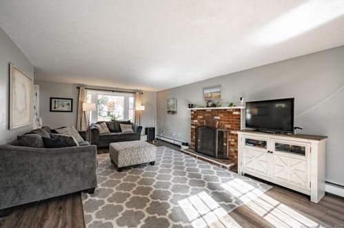 84 Spg St, Windsor Locks CT 06096-2207 exterior