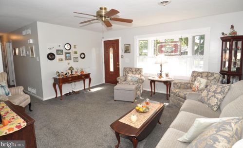 4 Hanover Dr, Cookstown NJ 08511-1005 exterior