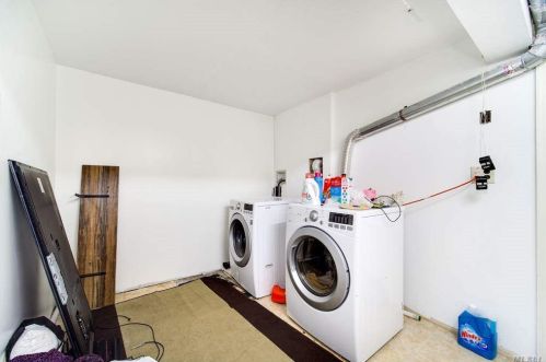 717 Eagle Dr, Valley Stream NY 11581-3539 exterior