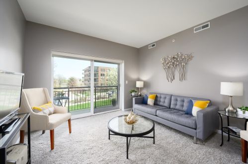 135 York St, Elmhurst, IL 60126-3464