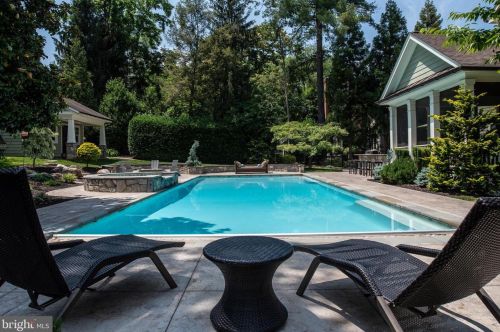 6421 Divine St, Mc Lean VA 22101-4702 exterior