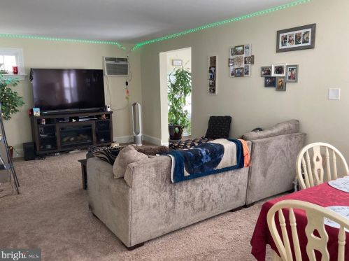 24 Coolidge Ave, Trenton NJ 08648-3713 exterior