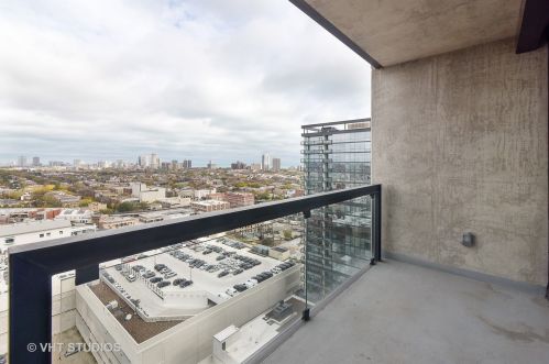 860 Blackhawk St, Chicago IL  60642-2510 exterior