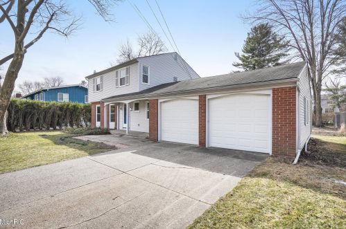 1800 Clearbrook St, Grand Rapids, MI 49508-5506