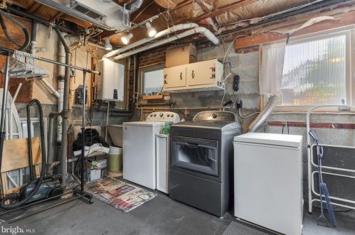 9208 Frst Hvn Dr, Alexandria VA 22309-3216 exterior