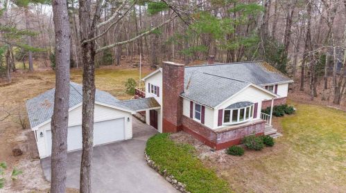 136 Sewalls Fls Rd, Concord NH 03301-4725 exterior