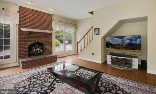 10720 Cloverbrooke Dr, Rockville MD 20854-6372 exterior