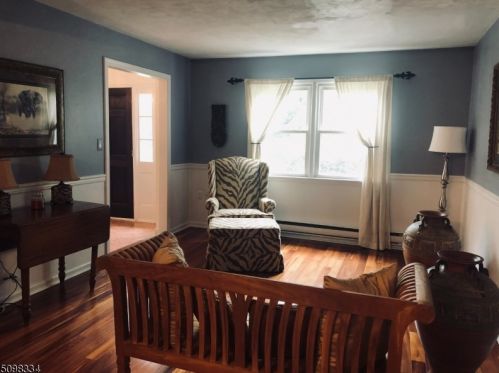 8 Dogwood Ct, Hackettstown NJ exterior