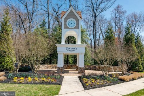 933 Hopkins Cor, Glen Burnie MD 21060-8452 exterior