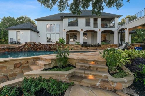 2209 Deleon Ct, Austin TX 78733-1629 exterior