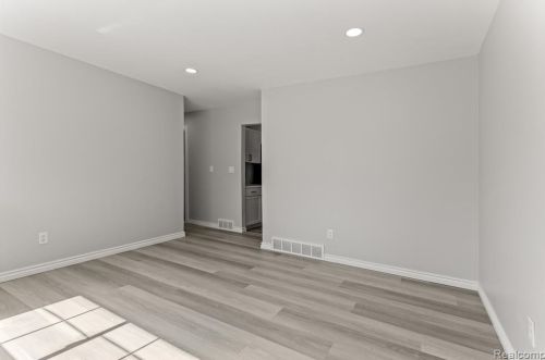 29940 Bock St, Garden City MI  48135-2305 exterior