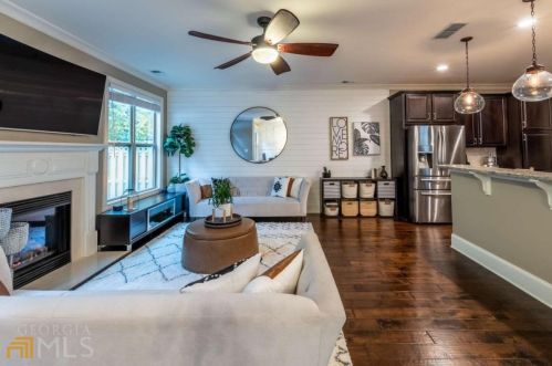 7690 Glisten Ave, Atlanta GA 30328-2498 exterior