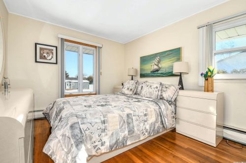 28 Gaymor Ln, Commack NY 11725-1306 exterior