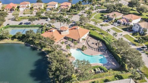 2062 Grv Dr, Naples FL 34120-1424 exterior