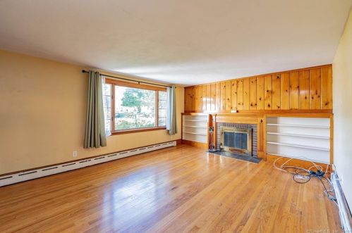 30 Fairview Ave, Enfield CT 06082-4344 exterior