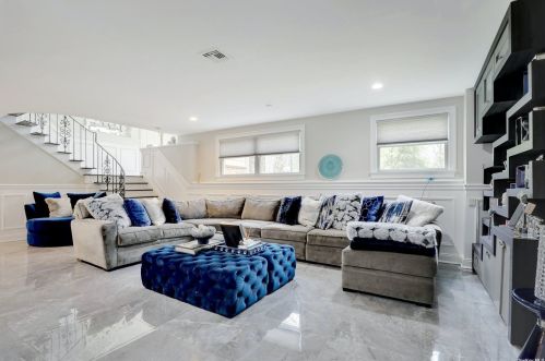 21 Beaumont Dr, Huntington Station NY 11747-3414 exterior