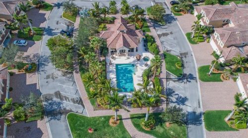 8629 Champions Pt, Naples FL 34113-3072 exterior