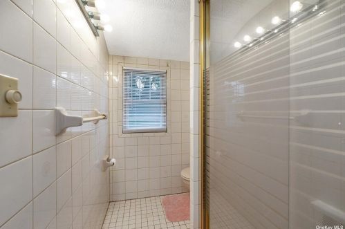 136 Berry St, Valley Stream NY 11580-3430 exterior