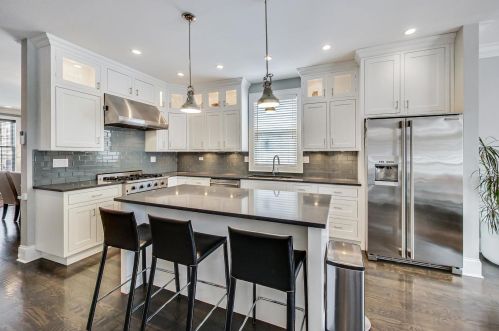 3216 Albany Ave, Chicago IL 60618-5702 exterior